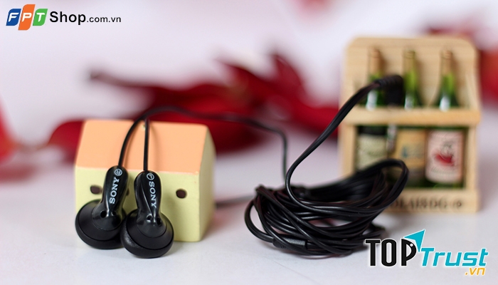 Tai nghe Sony Earpod – Giá: 200.000 VND