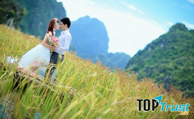 Vẻ đẹp rạng rỡ của cặp đôi được tôn lên nét tự nhiên