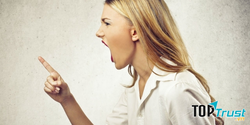 Thái độ khó chịu