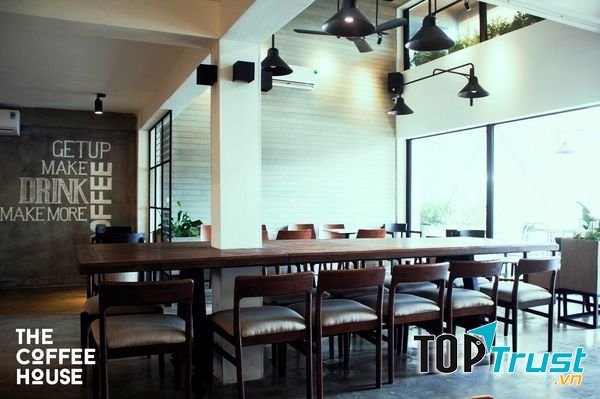 Không gian bên trong của The Coffee House