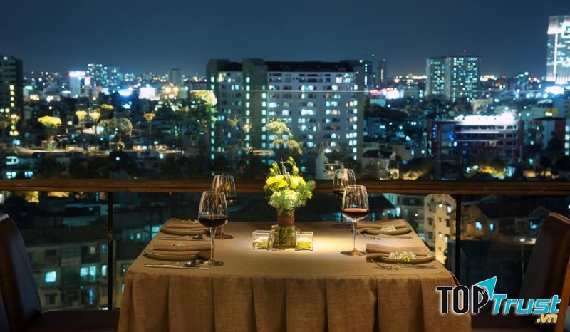 Không gian trên cao của quán