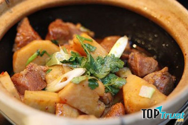 Thịt kho khoai sọ