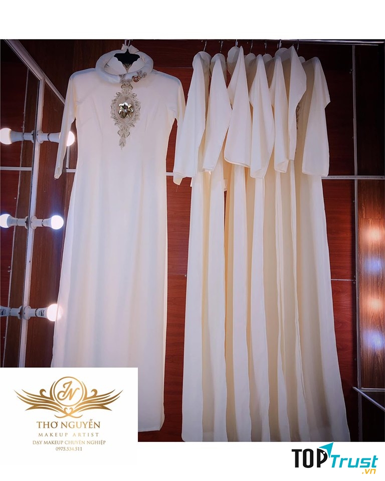 Trang phục áo dài cưới luôn gây được ấn tượng mạnh đối với người đối diện