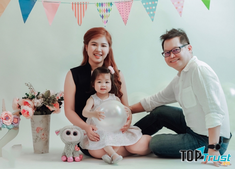 Lưu giữ khoảng khắc gia đình hạnh phúc tại Thu Giang Studio nhé.