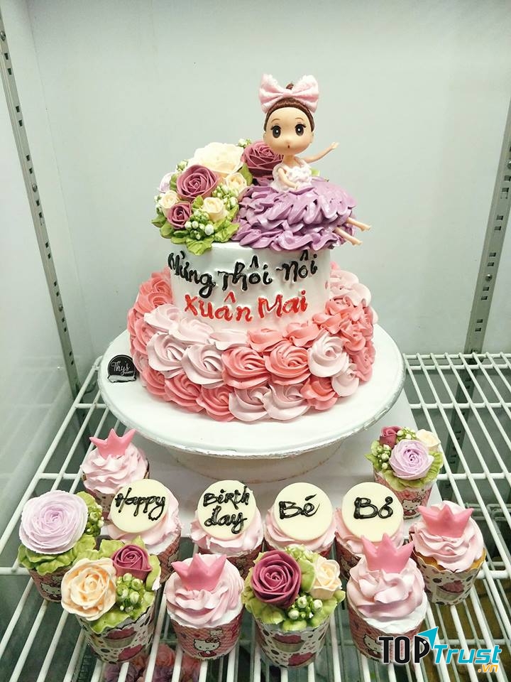 Bánh sinh nhật vô cùng đẹp mắt và tỉ mỉ