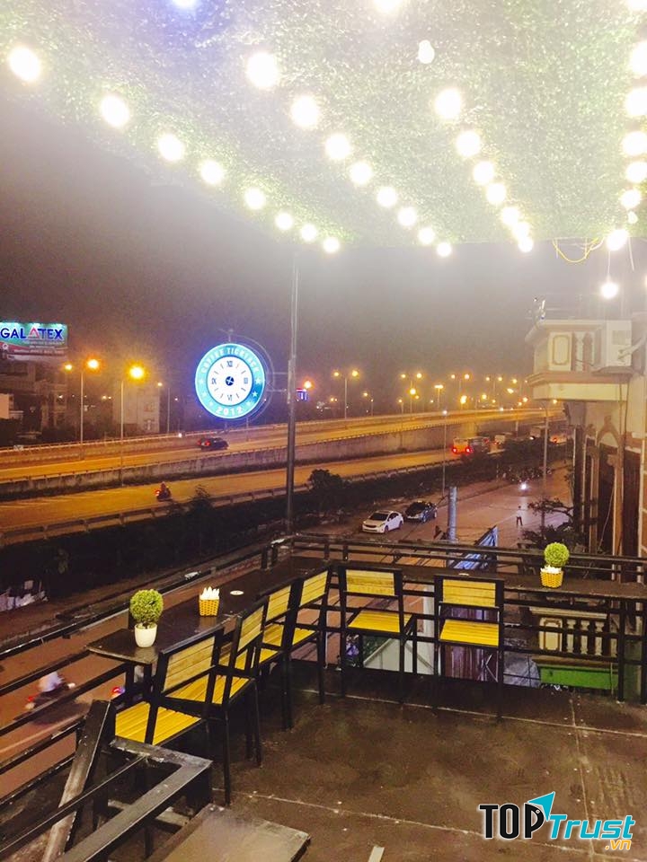 TICK TACK COFFEE - Không gian mở bên ngoài