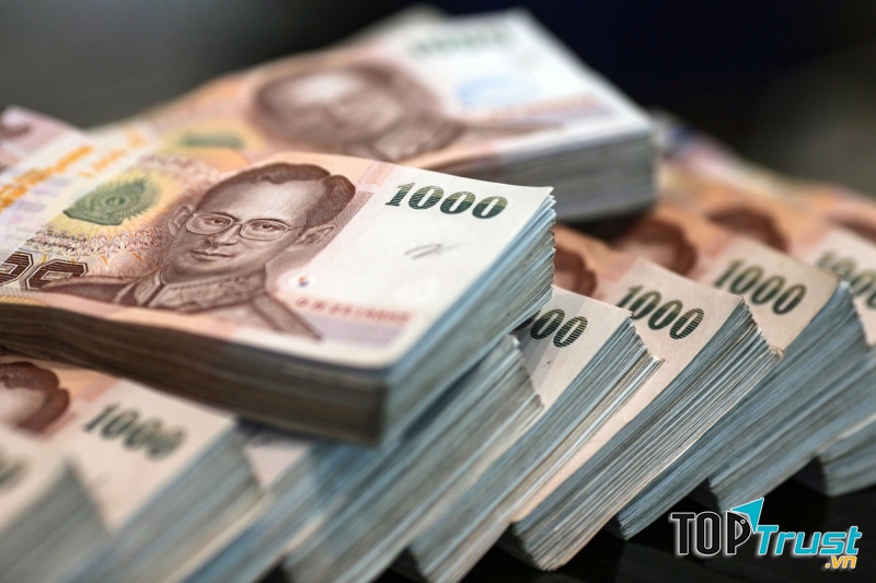 Ở Thái Lan thì người ta sử dụng đơn vị tiền tệ Baht