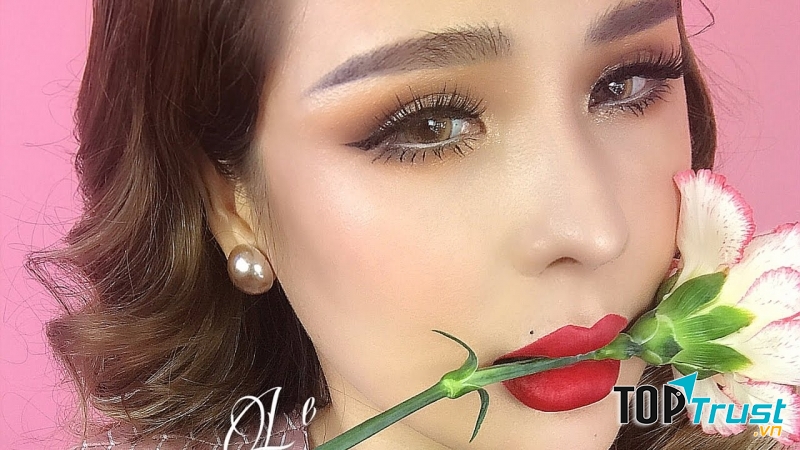 Chuyên gia trang điểm Tina Lê