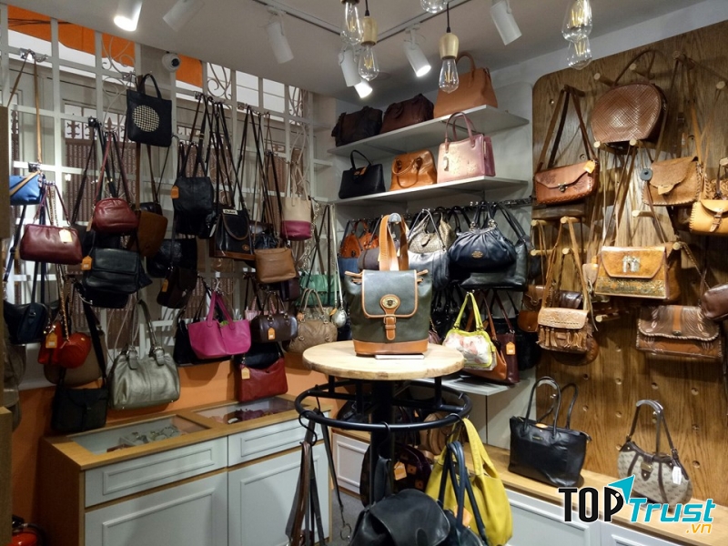 TOS OV2ND cung cấp các mặt hàng thời trang túi xách da tinh tế, sắc sảo nhất đến từ các thương hiệu lớn trên Thế Giới