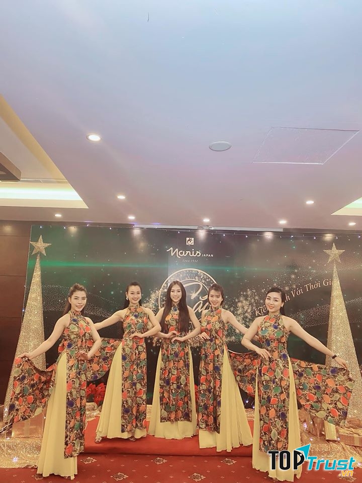 Trang phục biểu diễn Đàm Linh