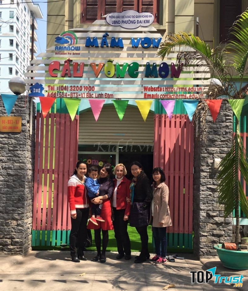 Cổng trường mầm non Rainbow Montessori - Bắc Linh Đàm