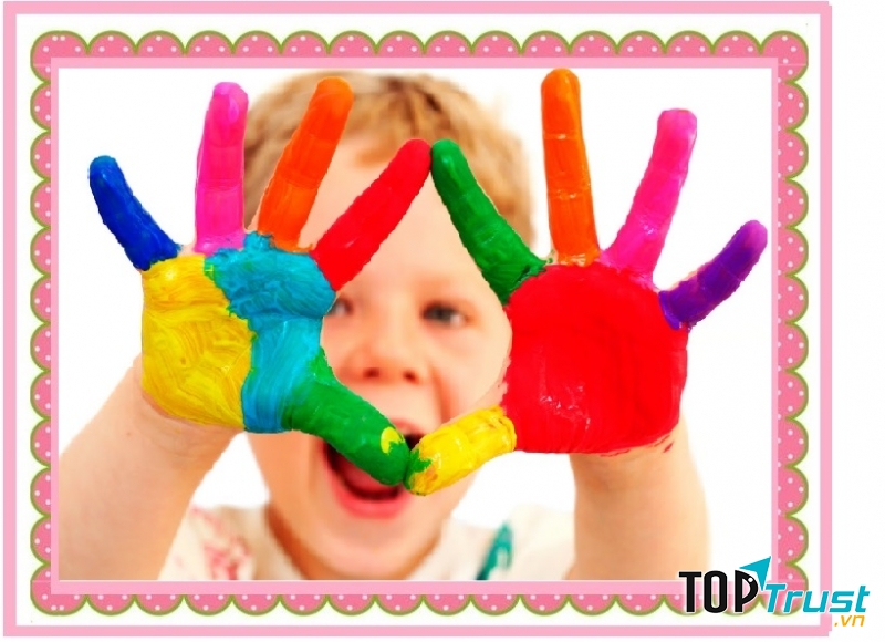 Các bé được thỏa sức sáng tạo khi học tại trường mầm non song ngữ cao cấp Little Foot