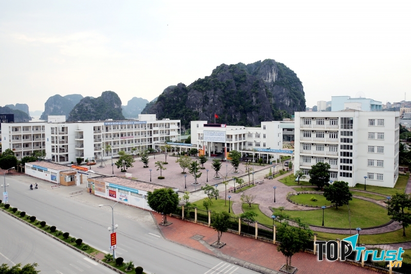 Trường THPT chuyên Hạ Long - Quảng Ninh