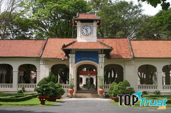 Trường THPT chuyên Lê Hồng Phong