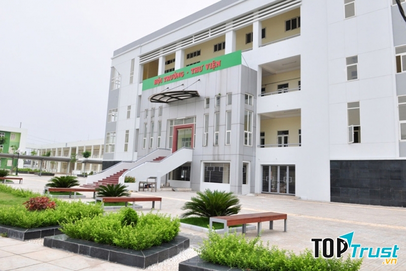 Trường THPT chuyên Nguyễn Huệ - Hà Nội