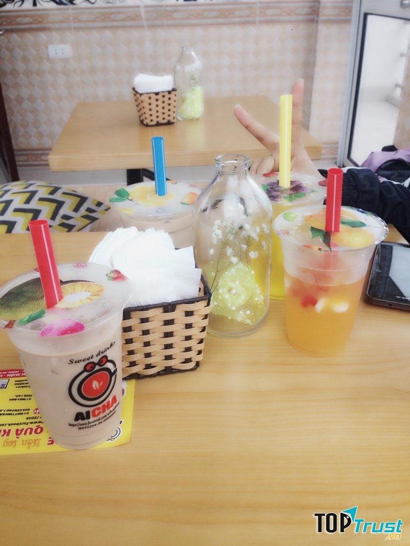 Các bạn có thể cùng nhau ngồi trên sopha kể vài ba câu chuyện phiếm. Hay dắt nhau ra ngoài, mặc sức mua sắm, nhảy múa.