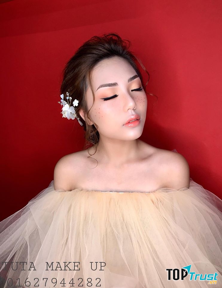 TUTA MAKE UP