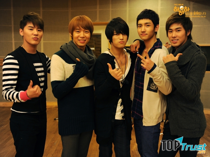 TVXQ khi đủ 5 thành viên.