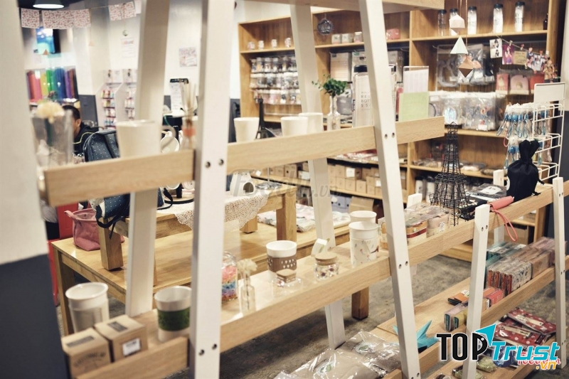 Không gian quán Uni House Coffee