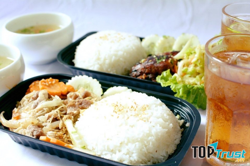 Cơm gà tại Uni Matcha