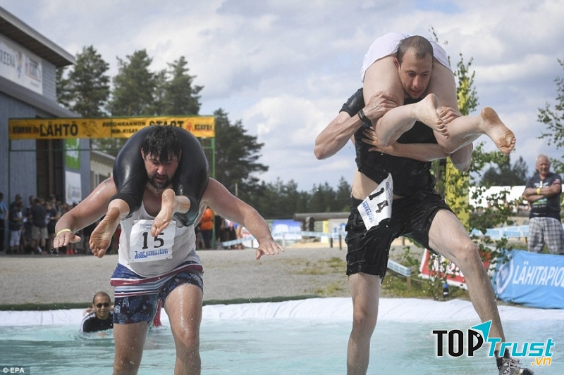 Vác vợ chạy thi (Phần Lan)