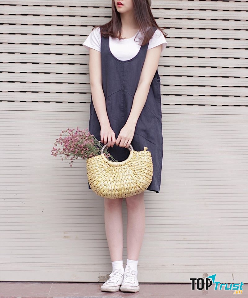 Váy yếm Hàn chất liệu vải thô, trẻ trung dành cho các bạn gái