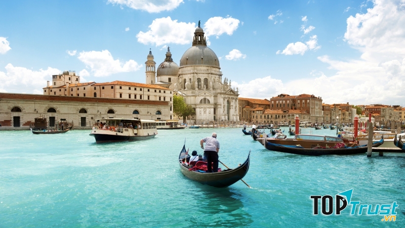 Venice thu hút người ta bởi vẻ đẹp cổ kính đầy mê hoặc