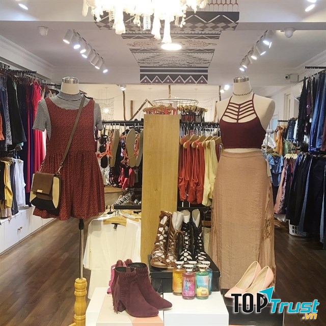 Vnxk Letsshop có cách phối hợp đồ rất riêng (Nguồn: Sưu tầm)