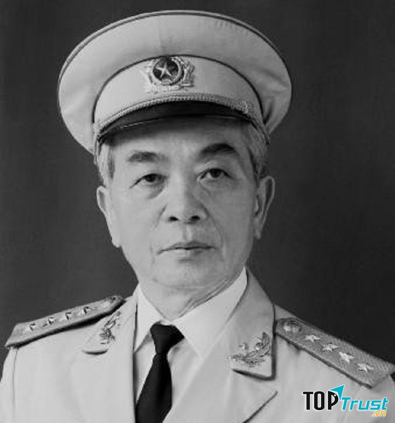 Võ Nguyên Giáp - Người anh hùng của dân tộc Việt Nam.