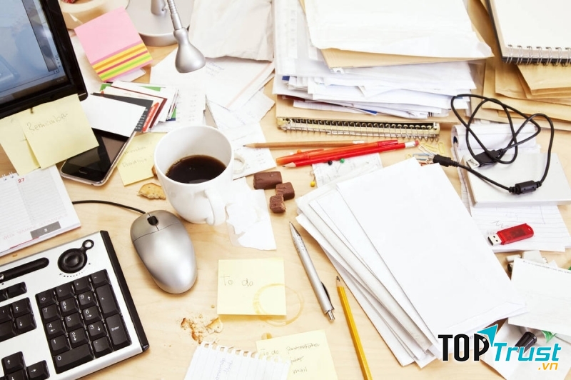 Vứt đồ đạc lung tung