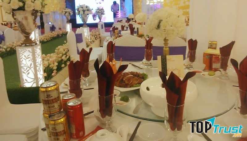 Không gian tiệc cưới được bài trí một cách khoa học