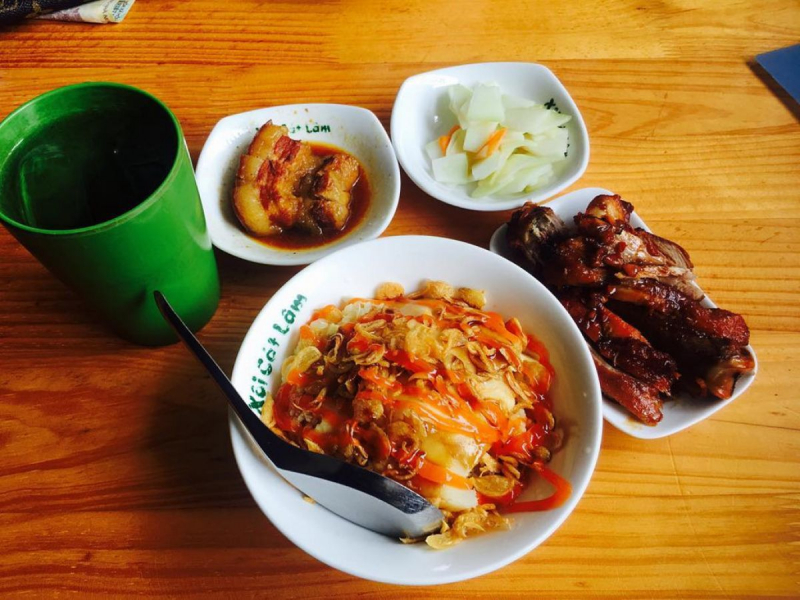 Bạn có thể tùy ý lựa chọn đồ ăn kèm với xôi