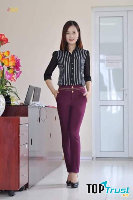 1. Sự kết hợp giữa sơ mi và quần âu.