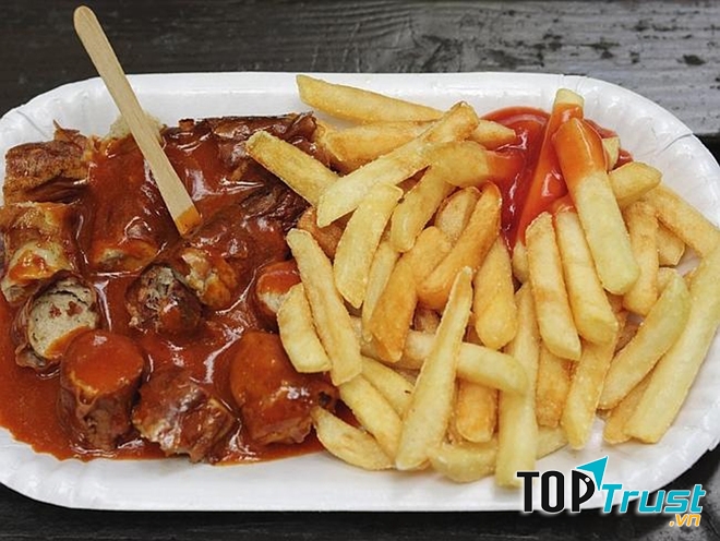 Xúc xích Cà Ri Currywurst