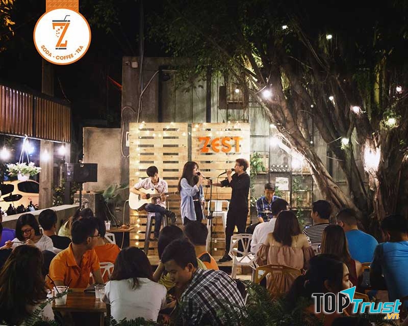 Đêm nhạc Acoustic do quán tổ chức vào cuối tuần