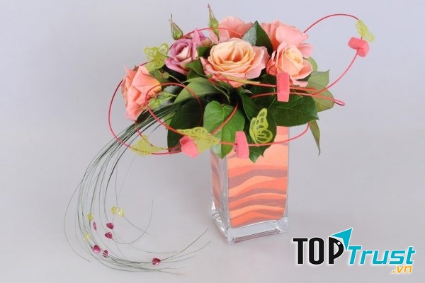 Shop hoa tươi huyện Đông Triều với những đóa hoa tươi được trang trí khéo léo.