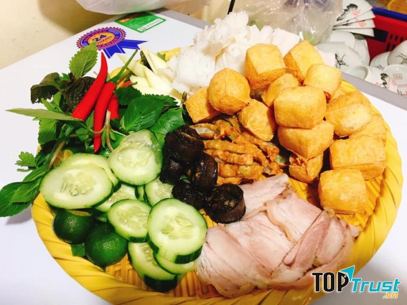 Bún đậu mắm tôm hấp dẫn tại tiệm