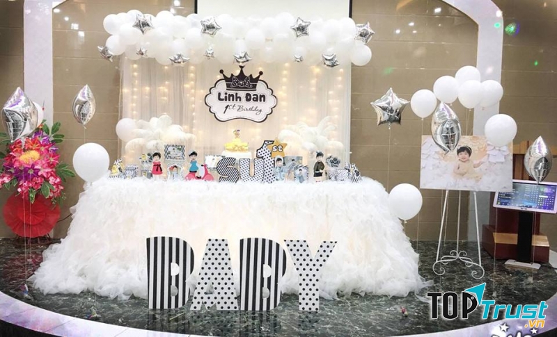 Mẫu trang trí sinh nhật đẹp mắt của cửa hàng