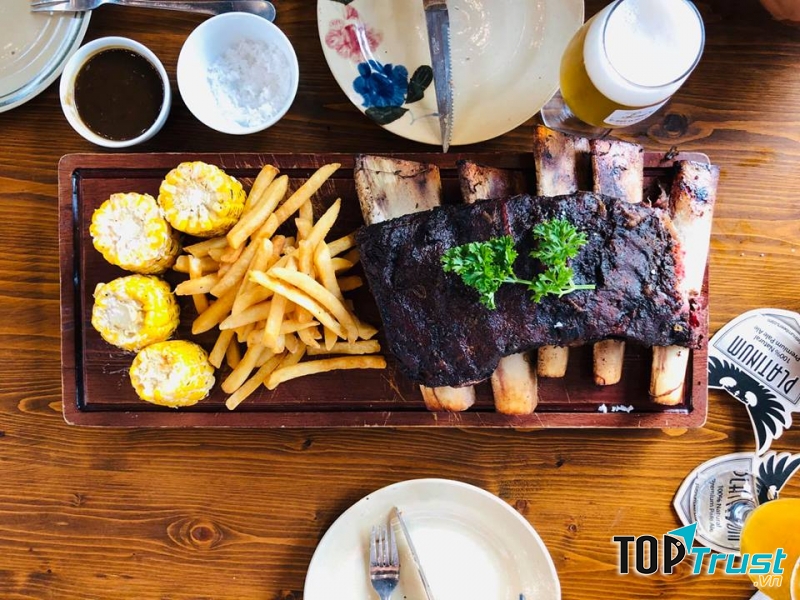 Món ngon hấp dẫn tại nhà hàng