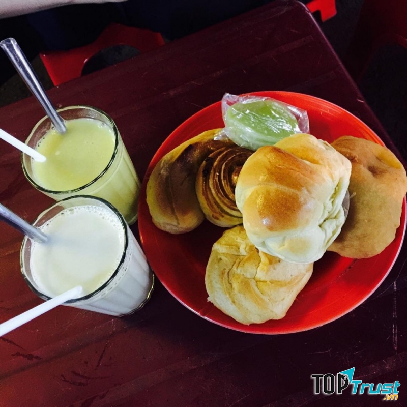 Ly sữa đậu sóng sánh thơm ngon vô cùng