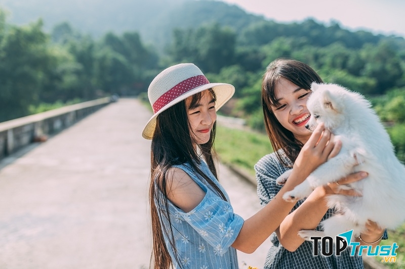 Chị gái gần gũi với em hơn cả.