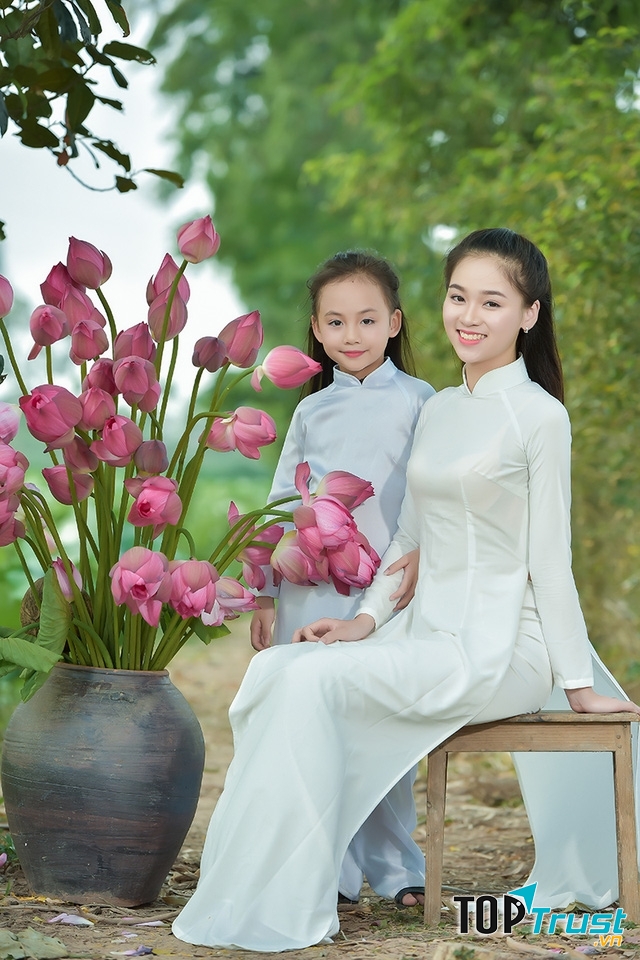 Chị tôi là cô gái thông minh.