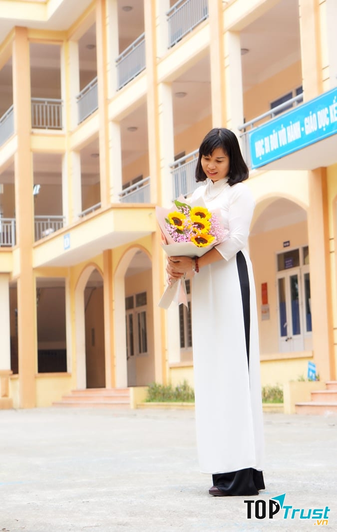 Ảnh chân dung nhà thơ Mai Lan