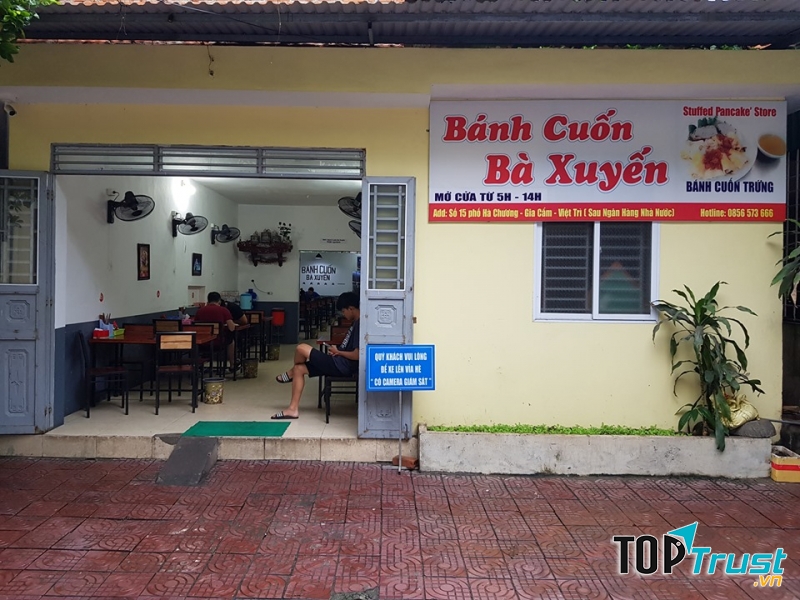 Quán bánh cuốn bà Xuyến