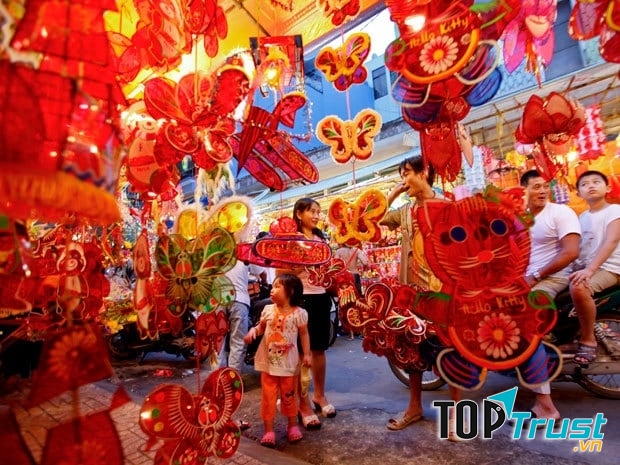 Phố Hàng Mã rực rỡ sắc màu