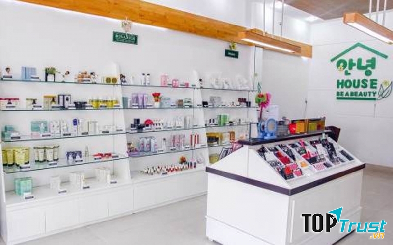 Không gian của Annyeong House trông rất sáng và khá bắt mắt