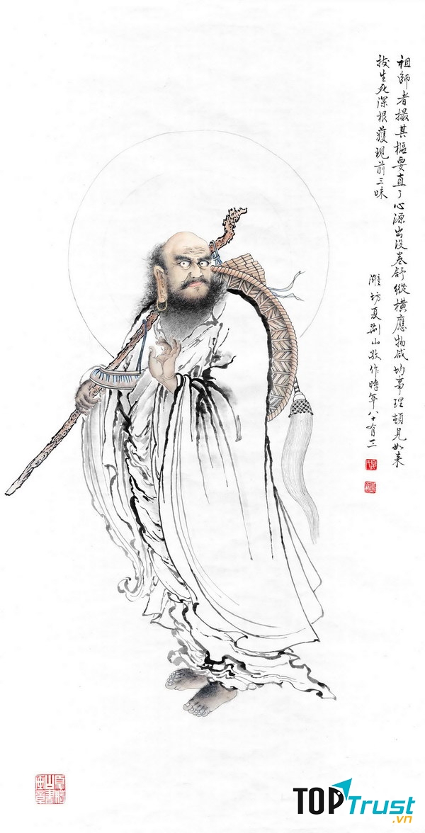 Tổ sư Bồ Đề Đạt Ma đi chân đất, tay vác gậy có nón cỏ, giày cỏ. Đây là hình ảnh quen thuộc thường thấy trong các chùa chiền Phật giáo