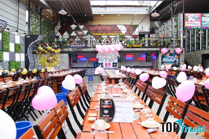 Không gian mở ngoài trời rộng rãi, thoáng mát