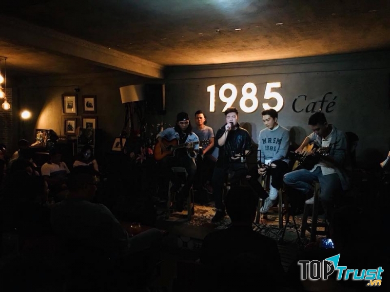 Không gian đặc trưng của quán