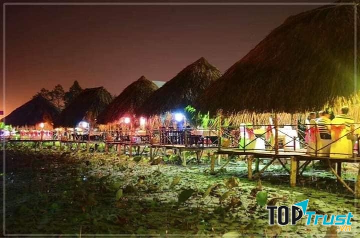 Không gian lí tưởng ở nhà hàng Ẩm thực sinh thái Đầm Sen